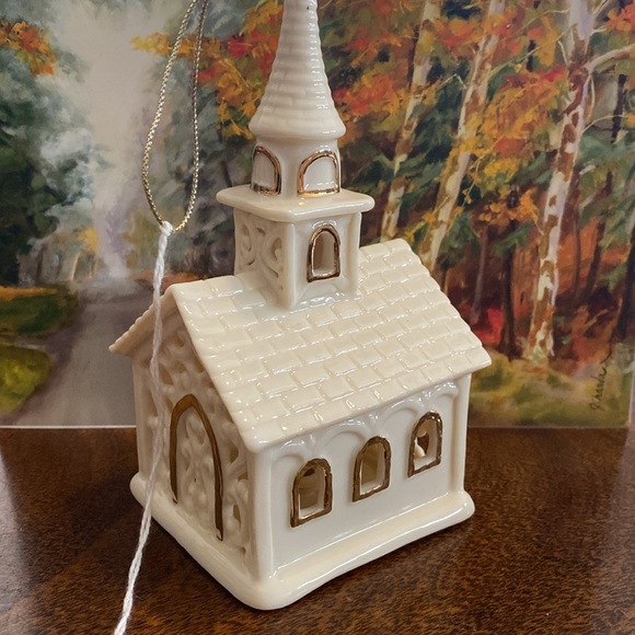 NWOT Ceramic Church with gold detail Ornament - Picture 3 of 9